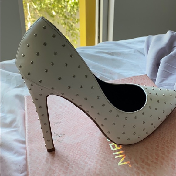 White heels - Picture 2 of 4